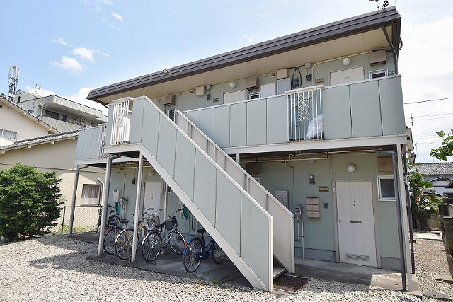 ネフェルティティB